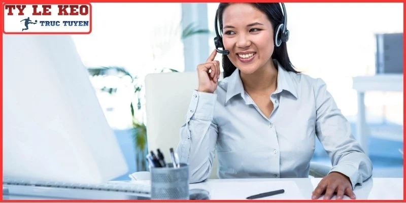 Gọi điện yêu cầu hỗ trợ qua đường dây nóng
